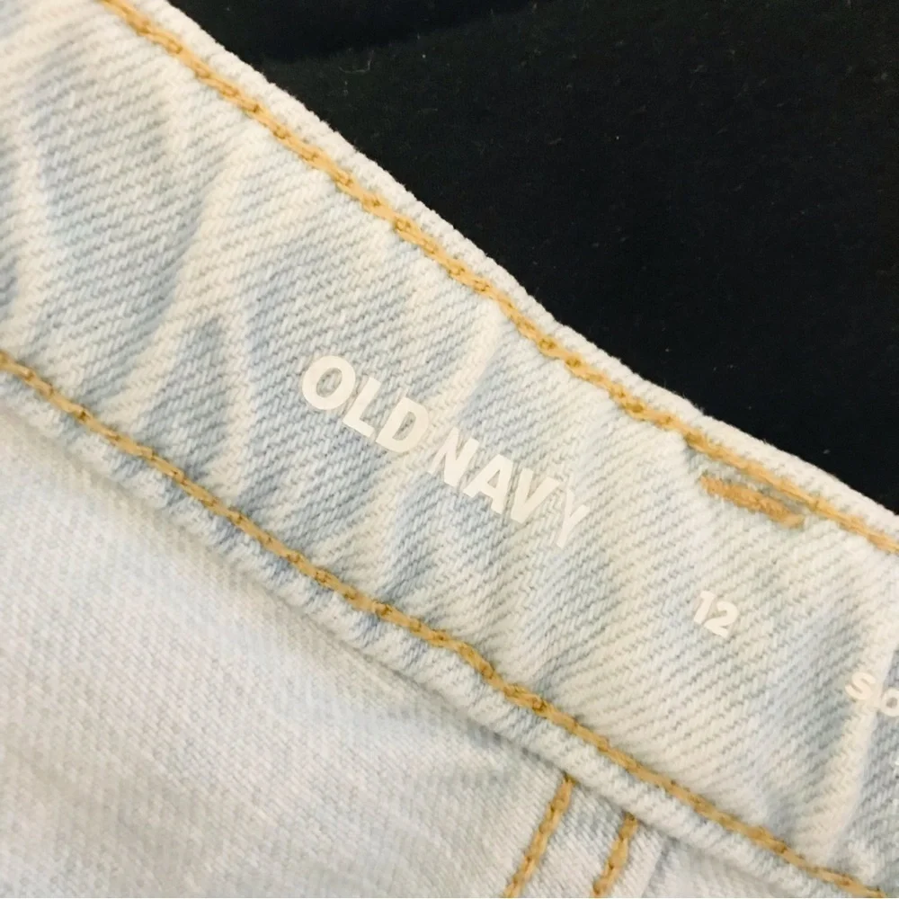 Old Navy High Rise Slouchy Straight Light Wash Distressed Jeans Girl’s size 12